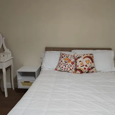 Large 2 Bed Holiday Let In Central Ystradgynlais Exterior photo