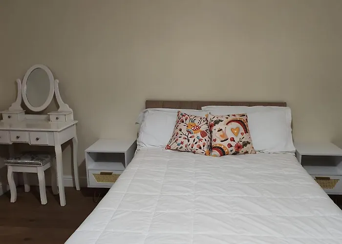 Large 2 Bed Holiday Let In Central Ystradgynlais