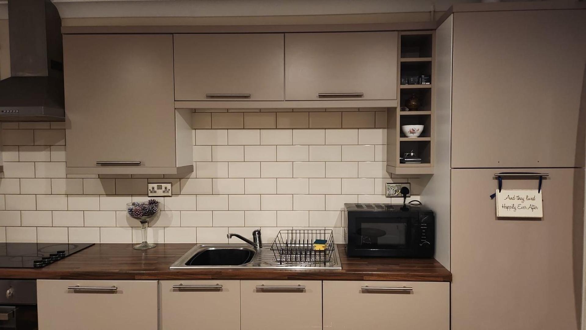 Large 2 Bed Let In Apartment Ystradgynlais