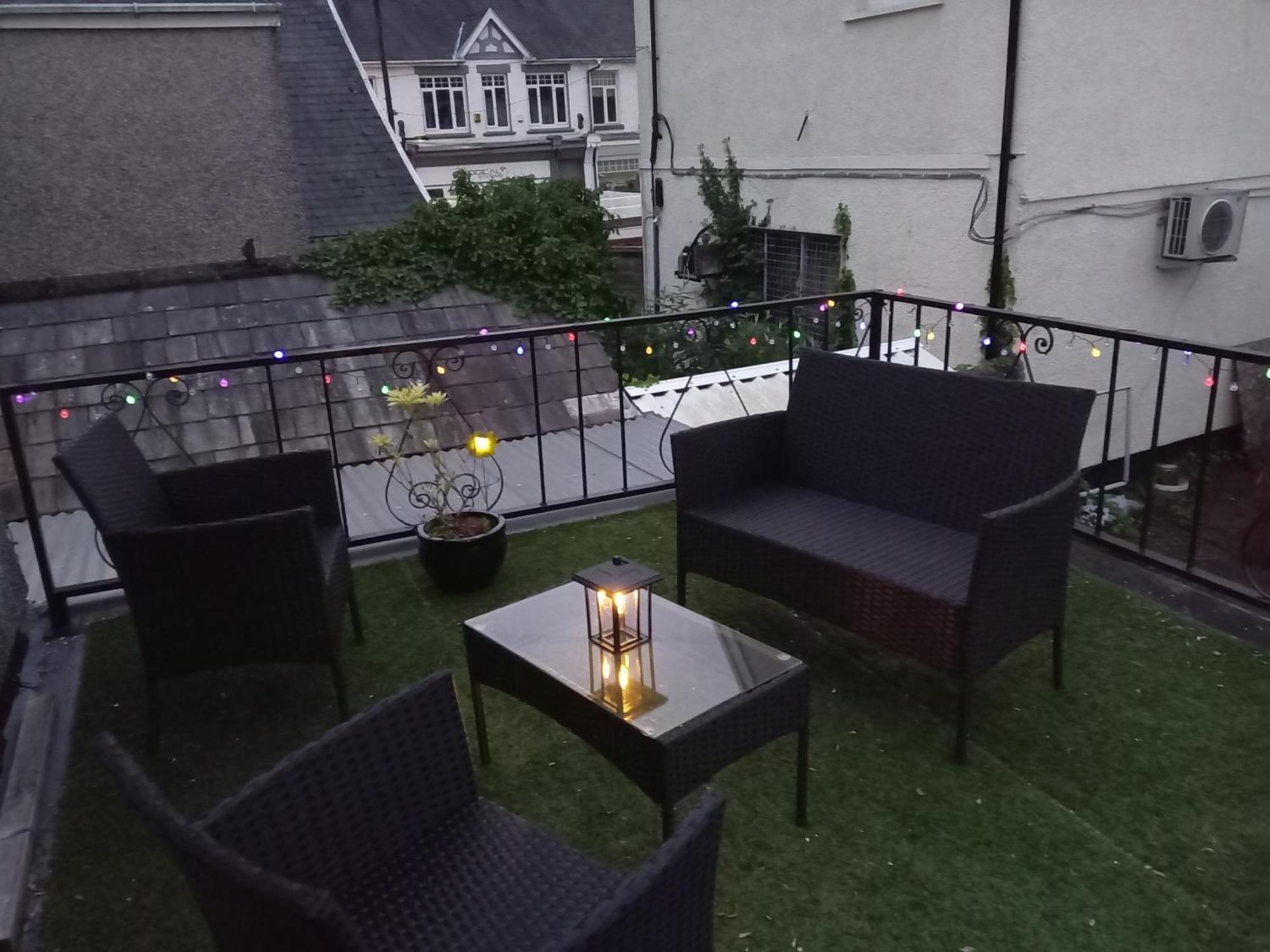 Large 2 Bed Let In Apartment Ystradgynlais